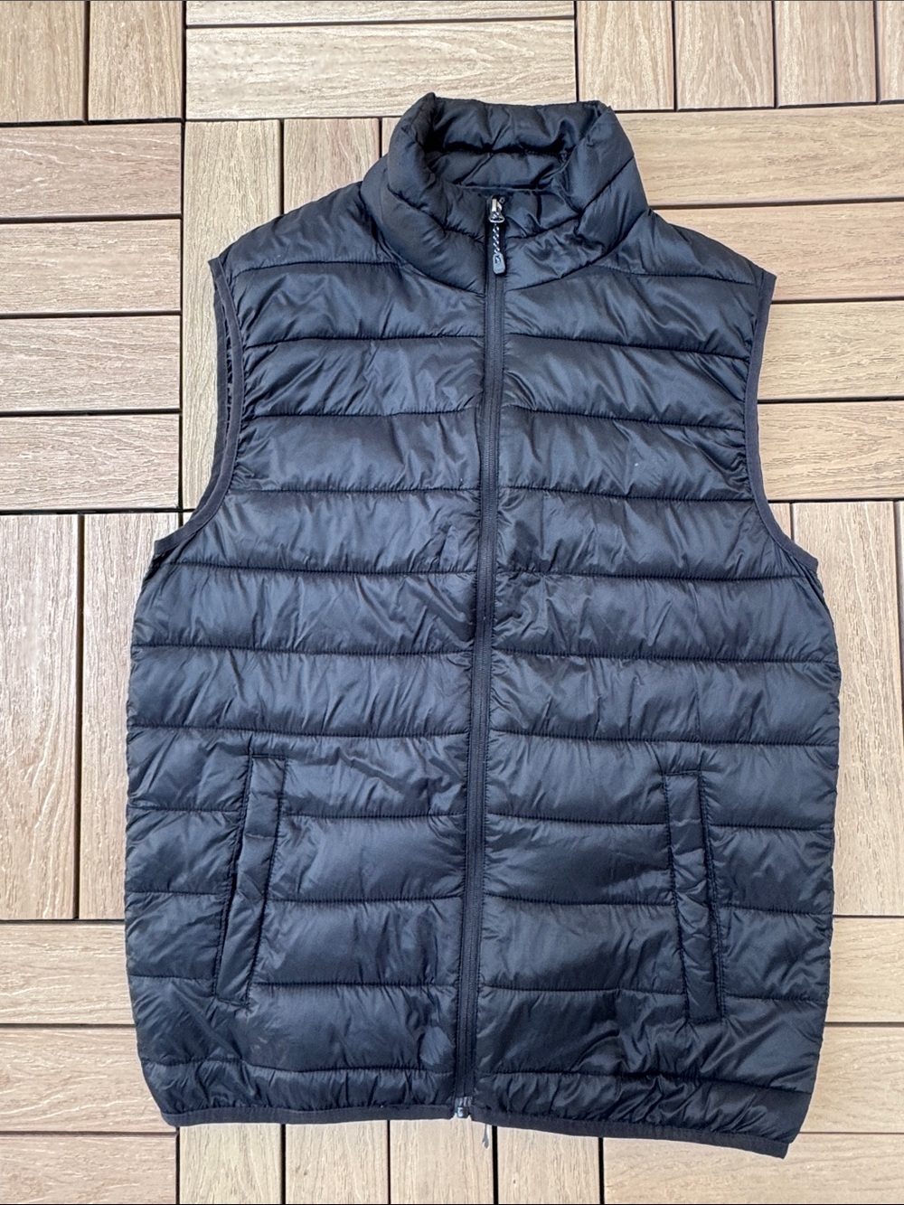 SwissTech Men's Puffer black Vest horizontal quilted design